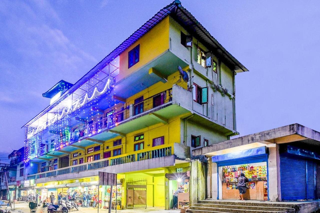 Oyo 70566 Hotel Aalo Along Exterior foto
